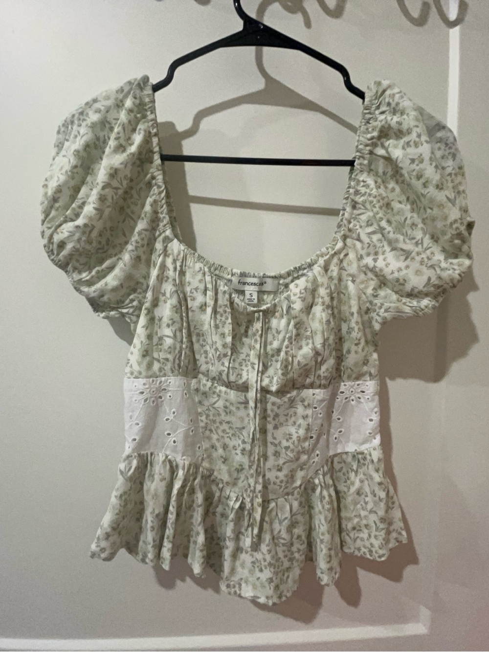 Francesca's Collections Sage Floral Puff-Sleeve Peplum Top
